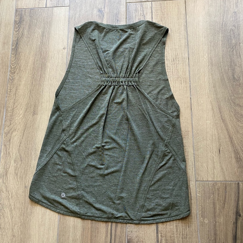 Lululemon workout tank - Picture 3 of 3